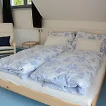 Mezi Stromy 3*