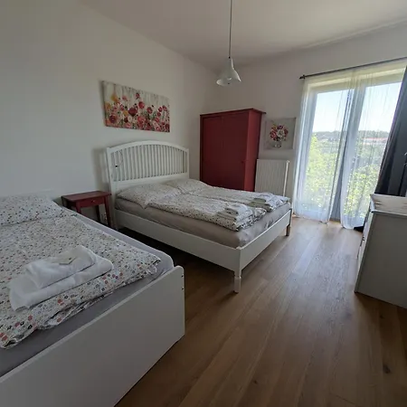 Mezi Stromy Horakov
